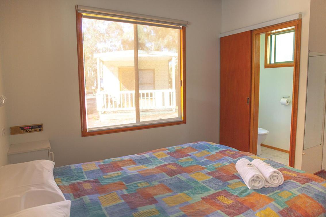 Crystal Brook Tourist Park Hotel Doncaster East Room photo
