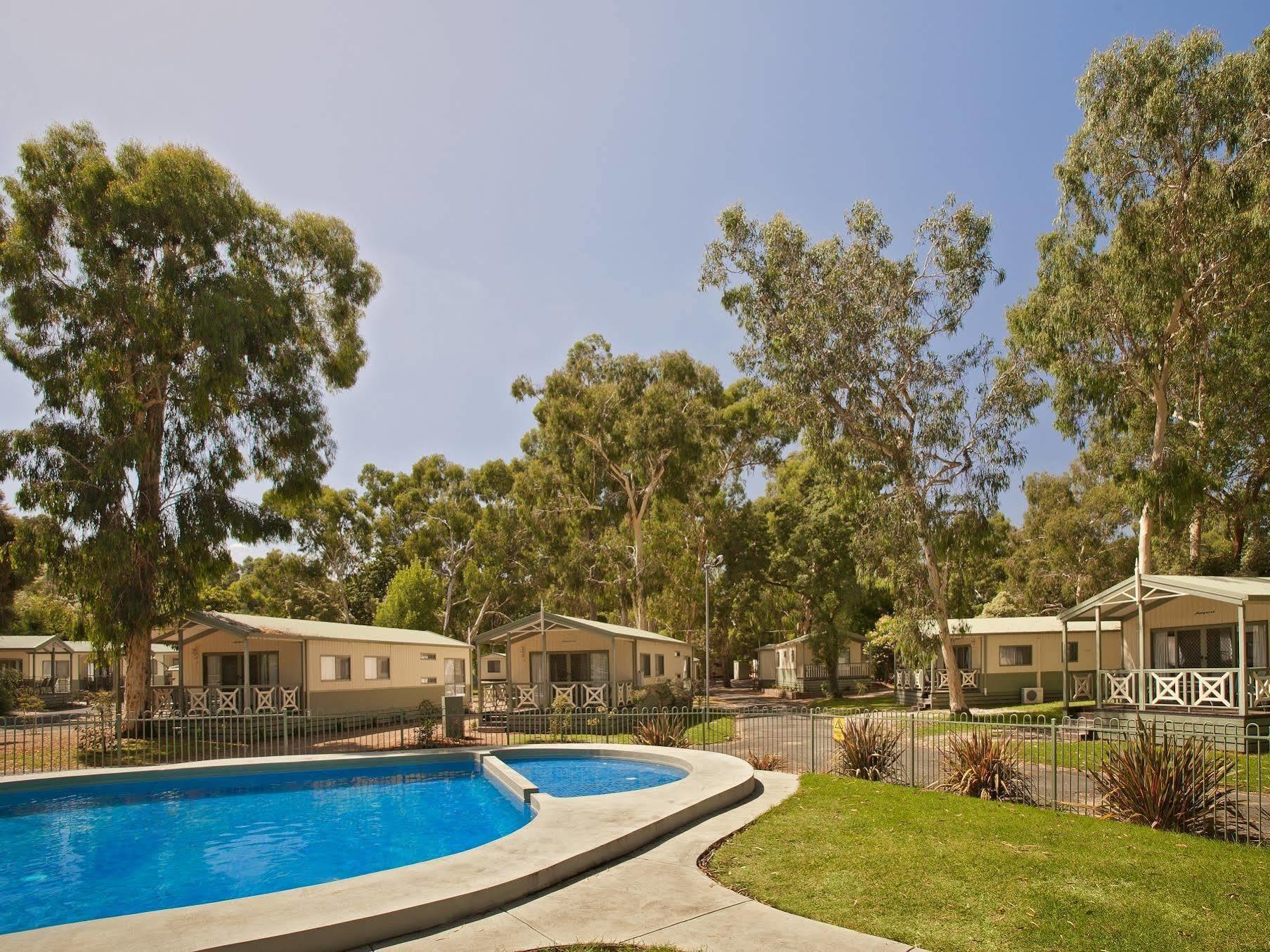 Crystal Brook Tourist Park Hotel Doncaster East Exterior photo