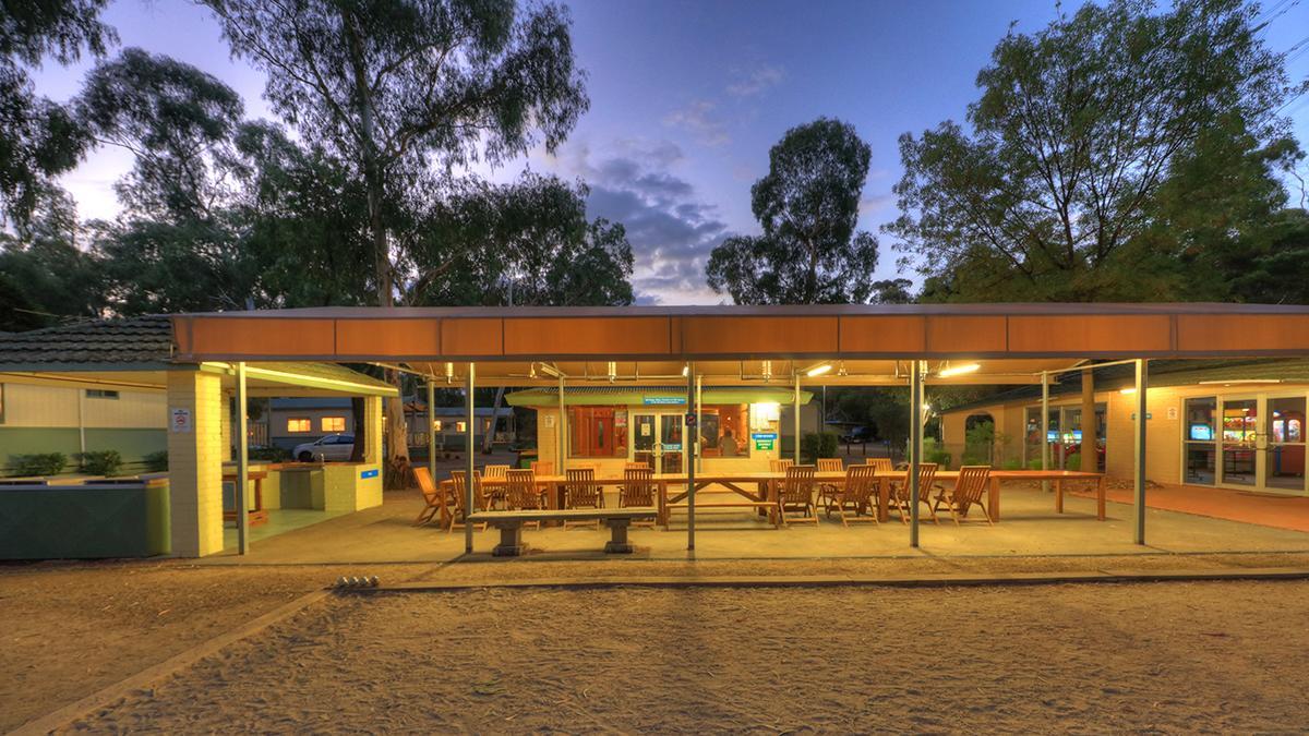 Crystal Brook Tourist Park Hotel Doncaster East Exterior photo